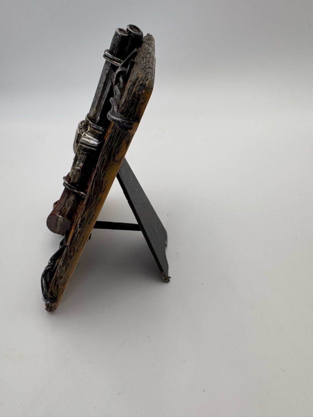 Western Revolver Picture Frame - Oval for 4x6 Photo - Picture 5 of 11